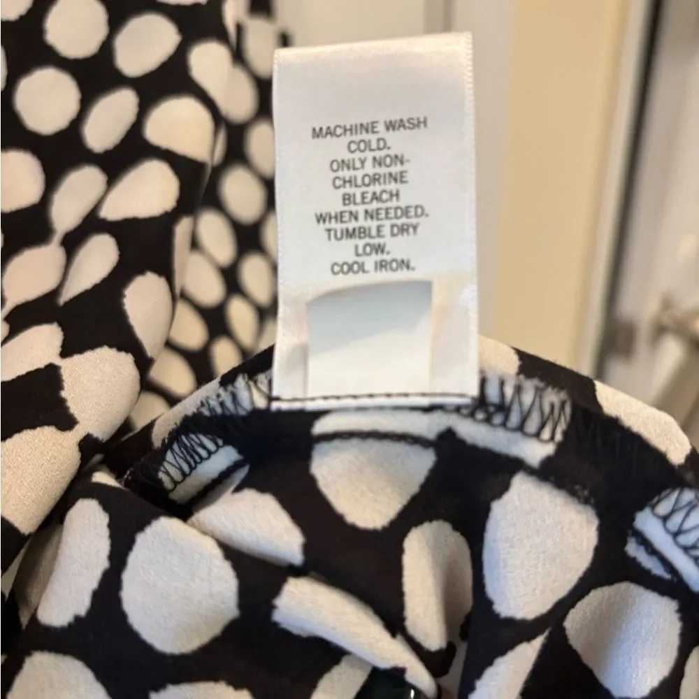 Banana Republic Black & White Polka Dot Pleated Shoulder Blouse PL - Picture 6 of 8